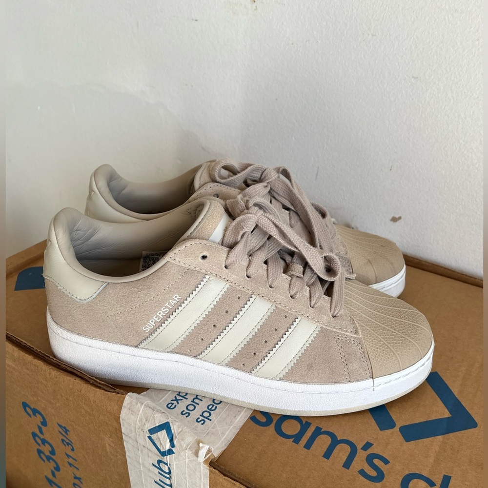 Adidas Superstar XLG Women’s beige and white 9.5